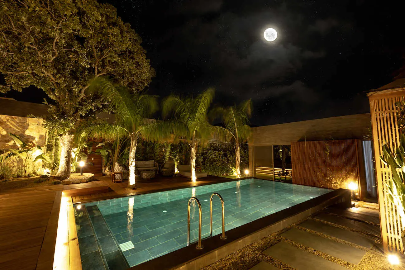 Swimming pool